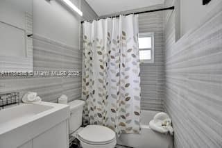 1321 S 16th Ave, Hollywood, FL 33020 - full bath with toilet, shower / bath combo with shower curtain, tile walls, and vanity