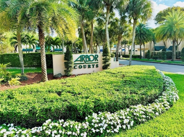 view of community / neighborhood sign