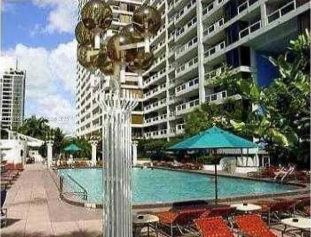 1717 N Bayshore Dr Unit A-1734, Miami, FL 33132 - view of community pool