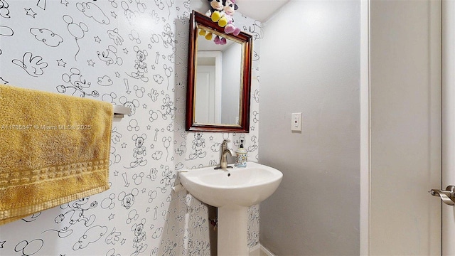 11282 SW 9th Ct, Pembroke Pines, FL 33025 - view of bathroom