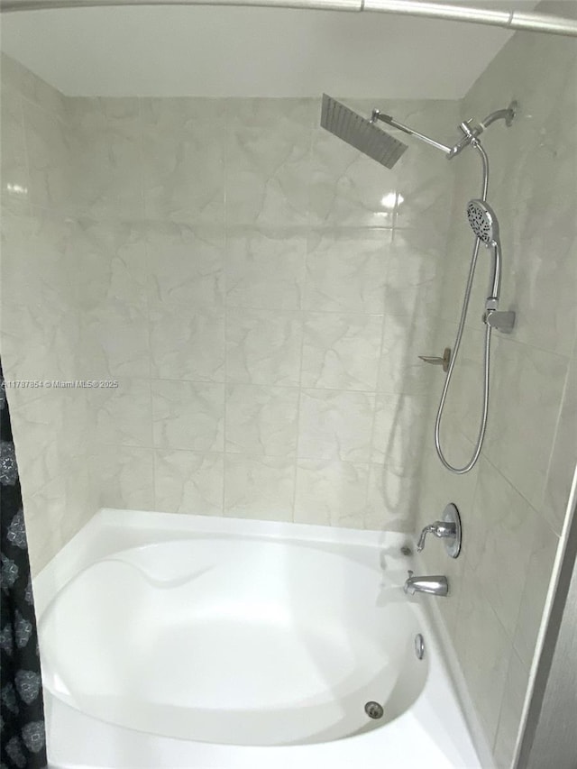 18800 NE 29th Ave Unit 1028, Aventura, FL 33180 - full bath with shower / tub combo