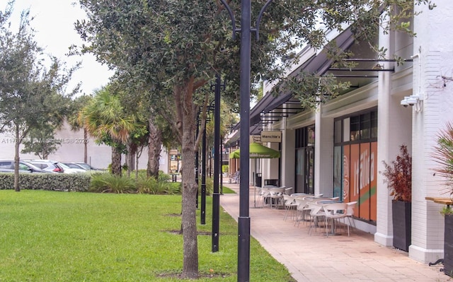18800 NE 29th Ave Unit 1028, Aventura, FL 33180 - view of yard