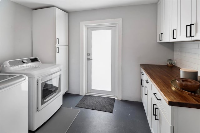 1990 NE 35th St, Lighthouse Point, FL 33064 - clothes washing area featuring cabinet space and independent washer and dryer