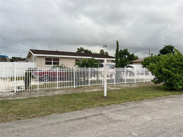 18714 SW 306th Ter, Homestead, FL 33030 - view of front of house featuring stucco siding and a fenced front yard