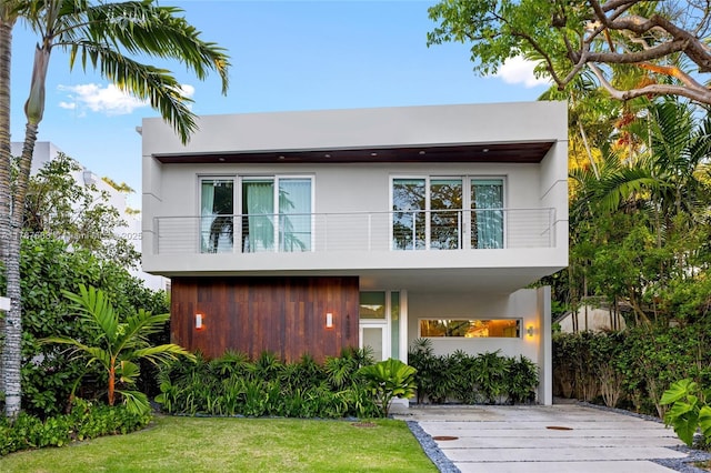 4039 Ventura Ave, Miami, FL 33133 - exterior space featuring stucco siding, a yard, and a balcony