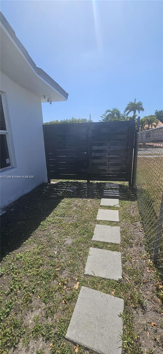 1531 SW 126th Pl, Miami, FL 33184 - view of yard with fence