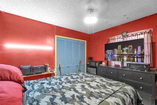 carpeted bedroom with a textured ceiling and a closet