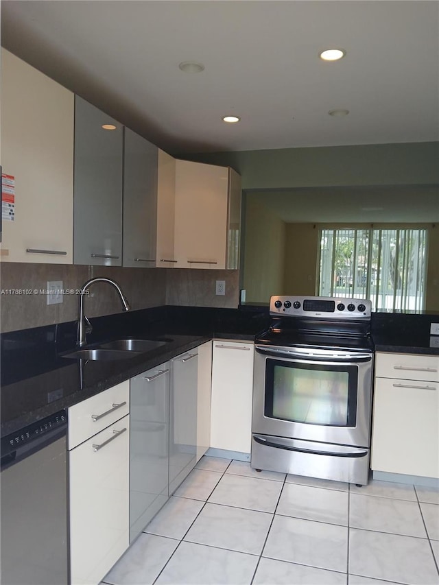 5950 Del Lago Cir Unit 112, Sunrise, FL 33313 - kitchen featuring stainless steel appliances, dark countertops, decorative backsplash, recessed lighting, and light tile patterned flooring