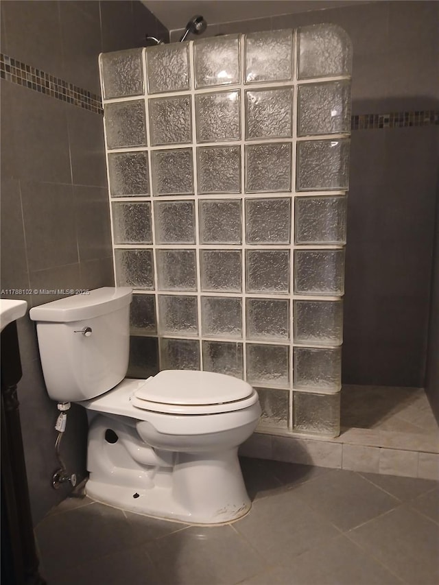 5950 Del Lago Cir Unit 112, Sunrise, FL 33313 - full bath with a walk in shower, tile walls, and tile patterned floors