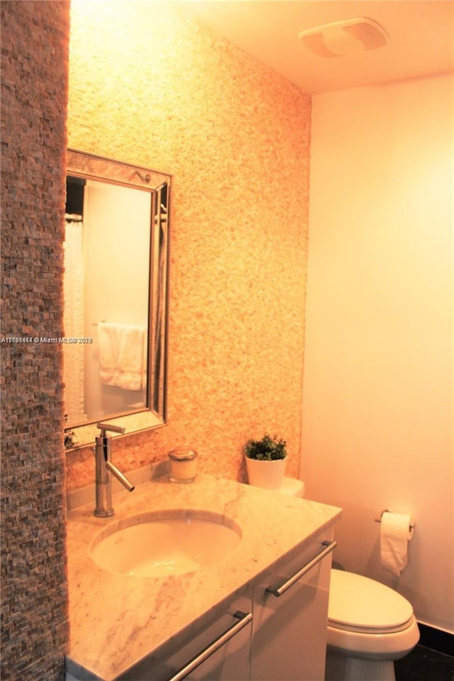 900 Biscayne Blvd Unit 3803, Miami, FL 33132 - full bath with vanity and toilet