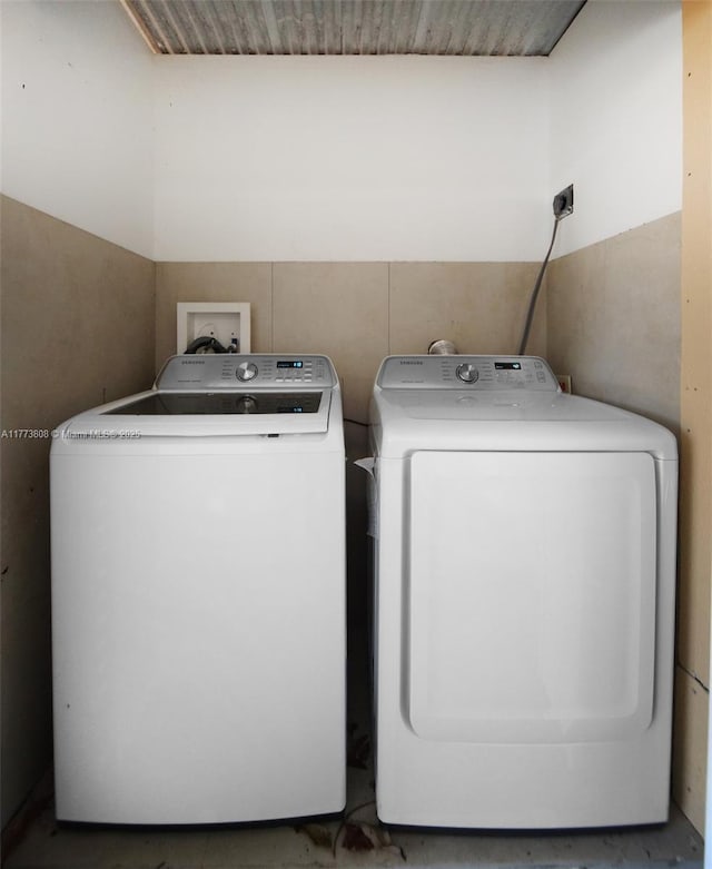 621 Hudson Rd, West Palm Beach, FL 33405 - washroom with washer and clothes dryer