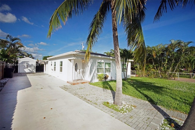 621 Hudson Rd, West Palm Beach, FL 33405 - single story home with driveway, fence, and a front yard