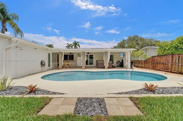 5031 SW 88th Ter, Cooper City, FL 33328 - view of swimming pool featuring a ceiling fan, a patio area, and outdoor lounge area
