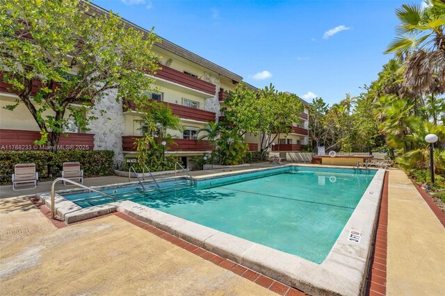 1205 Mariposa Ave Unit 413, Coral Gables, FL 33146 - view of pool