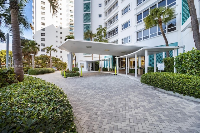 4925 Collins Ave Unit 8G, Miami Beach, FL 33140 - view of community featuring decorative driveway