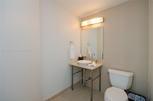 2889 Mcfarlane Rd Unit 1601, Coconut Grove, FL 33133 - bathroom with toilet, tile patterned flooring, and a sink