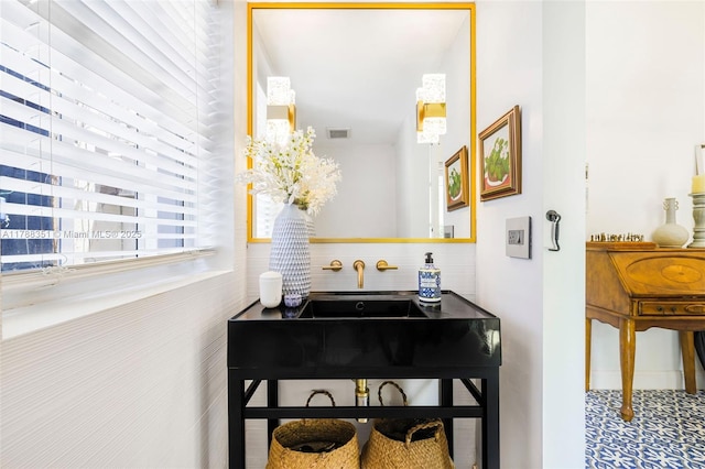 55 NE 87th St, El Portal, FL 33138 - interior space featuring visible vents and a sink