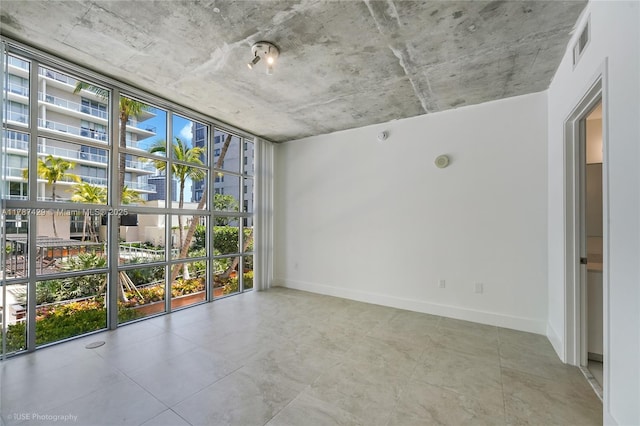 3451 NE 1st Ave Unit M0808, Miami, FL 33137 - spare room with expansive windows, visible vents, and baseboards
