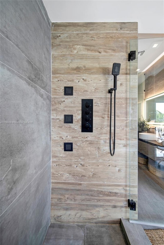 381 Franklin St, Hollywood, FL 33019 - full bath featuring vanity and tiled shower