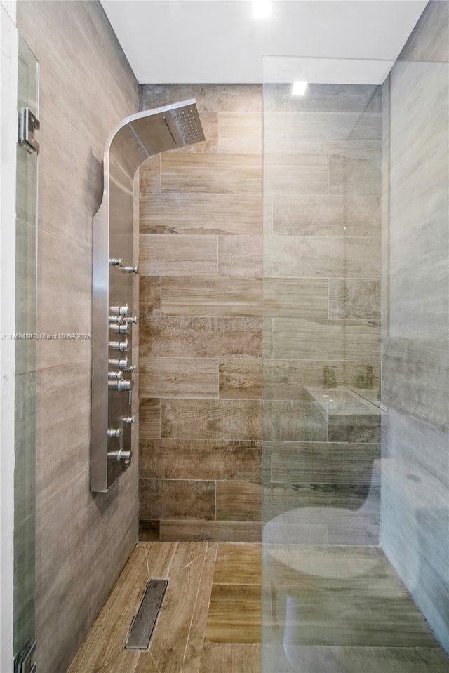 381 Franklin St, Hollywood, FL 33019 - bathroom featuring tiled shower