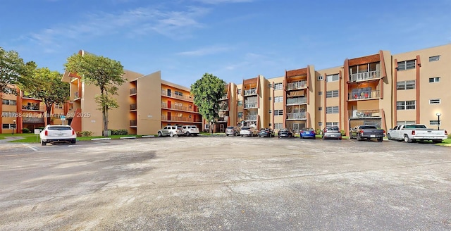 13715 Kendale Lakes Cir Unit Ph-A10, Miami, FL 33183 - view of property with uncovered parking