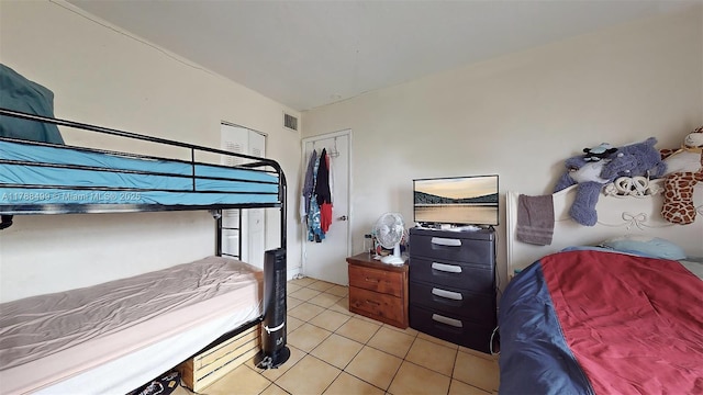 13715 Kendale Lakes Cir Unit Ph-A10, Miami, FL 33183 - bedroom with visible vents and light tile patterned floors
