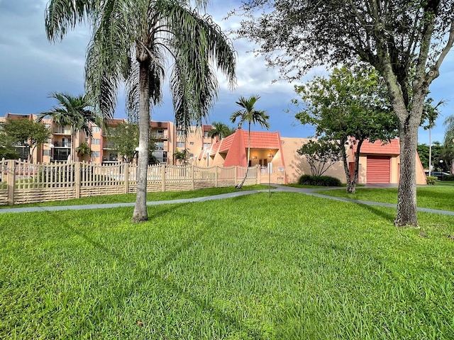 13715 Kendale Lakes Cir Unit Ph-A10, Miami, FL 33183 - view of yard featuring fence