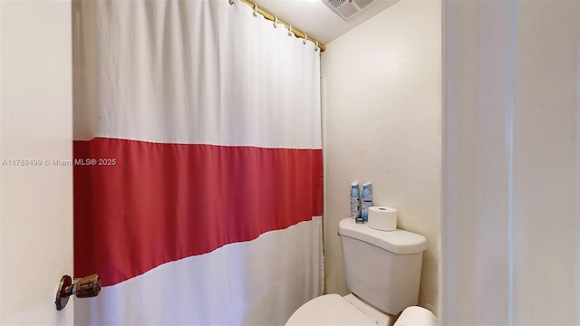 13715 Kendale Lakes Cir Unit Ph-A10, Miami, FL 33183 - bathroom with visible vents, toilet, and a shower with curtain