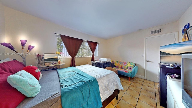 13715 Kendale Lakes Cir Unit Ph-A10, Miami, FL 33183 - tiled bedroom with visible vents and baseboards