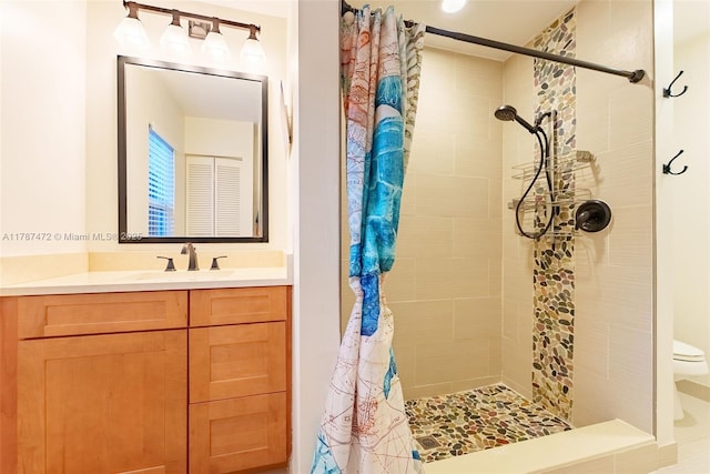 17068 Traverse Cir, Jupiter, FL 33477 - full bath with a tile shower, toilet, and vanity