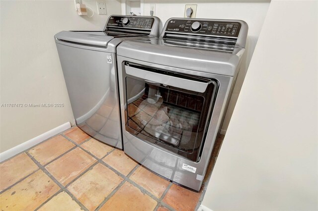17068 Traverse Cir, Jupiter, FL 33477 - laundry area with separate washer and dryer, baseboards, and tile patterned flooring