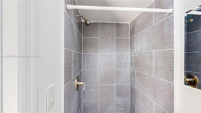 1550 NE 11th St, Homestead, FL 33033 - full bathroom featuring tiled shower