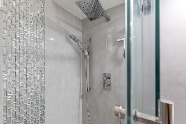 2500 Parkview Dr Unit 1121, Hallandale Beach, FL 33009 - details featuring tiled shower
