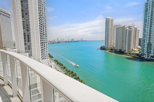 300 S Biscayne Blvd Unit L-802, Miami, FL 33131 - water view featuring skyline