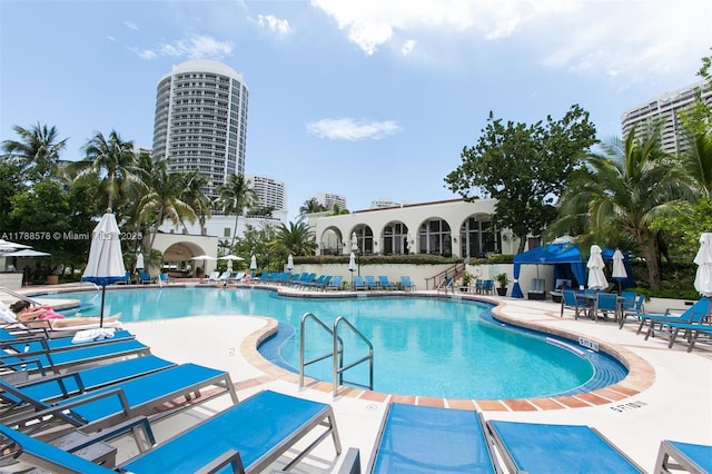 3000 Island Blvd Unit 706, Aventura, FL 33160 - community pool with a patio