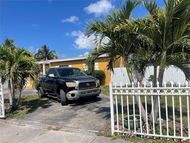 view of front of house featuring fence