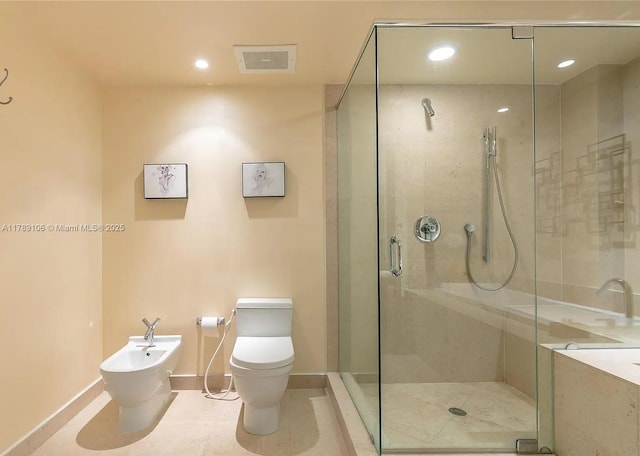 full bath featuring toilet, baseboards, visible vents, a bidet, and a shower stall