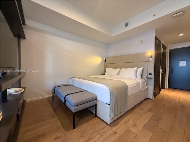 398 NE 5th St Unit 2805, Miami, FL 33132 - bedroom featuring light wood-style flooring and recessed lighting