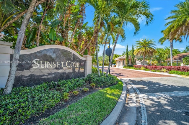 view of community / neighborhood sign