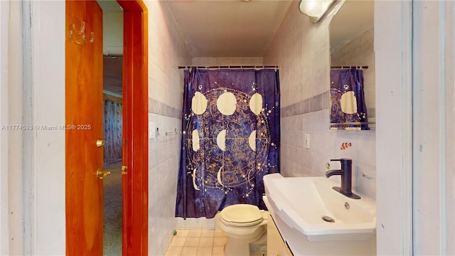 6051 SW 110th Ave, Miami, FL 33173 - full bathroom featuring vanity, tile patterned flooring, curtained shower, toilet, and tile walls