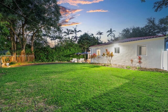 558 NE 94th St, Miami Shores, FL 33138 - view of yard at dusk