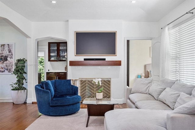 558 NE 94th St, Miami Shores, FL 33138 - living room featuring baseboards, arched walkways, wood finished floors, and recessed lighting