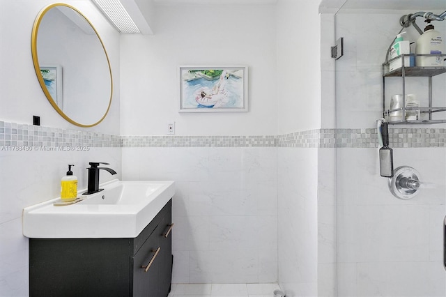 558 NE 94th St, Miami Shores, FL 33138 - bathroom featuring wainscoting, a tile shower, vanity, and tile walls