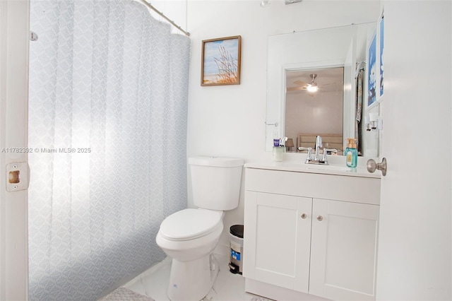 7225 NW 173rd Dr Unit 904-9, Hialeah, FL 33015 - full bath featuring toilet, a shower with curtain, and vanity