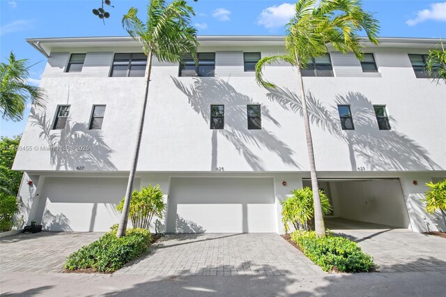 625 NE 22nd Dr, Wilton Manors, FL 33305 - multi unit property with a garage, stucco siding, and decorative driveway