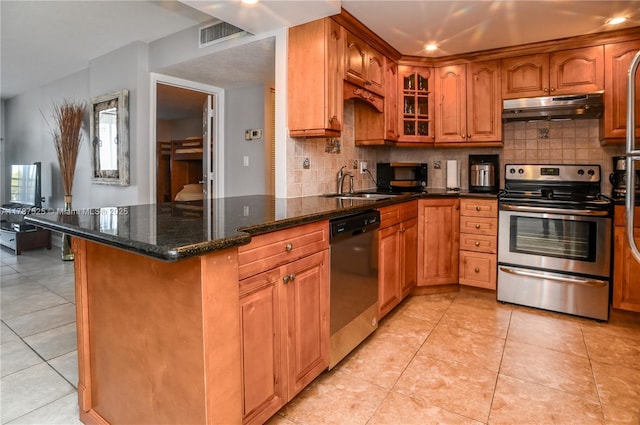 kitchen featuring a peninsula, a sink, dishwashing machine, stainless steel range with electric stovetop, and under cabinet range hood