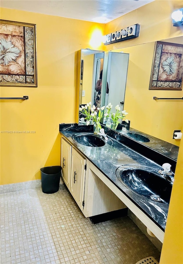 2554 N 38th Ave Unit C-26, Hollywood, FL 33021 - bathroom featuring double vanity