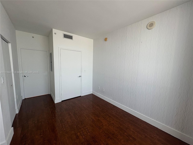 90 SW 3rd St Unit 2010, Miami, FL 33130 - unfurnished bedroom featuring dark wood finished floors, baseboards, and visible vents
