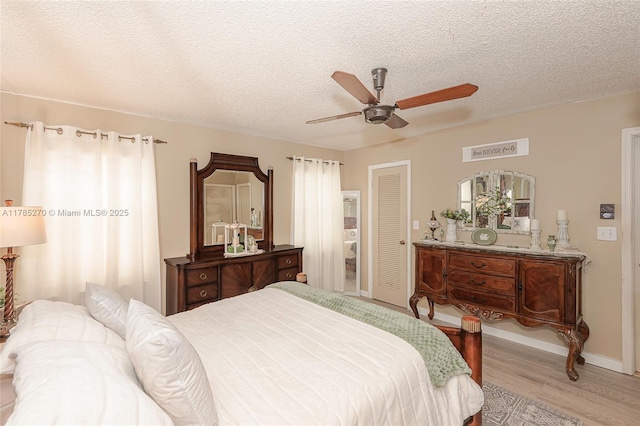 11430 NW 39th Ct, Coral Springs, FL 33065 - bedroom featuring a ceiling fan, a textured ceiling, light wood-style floors, and a closet
