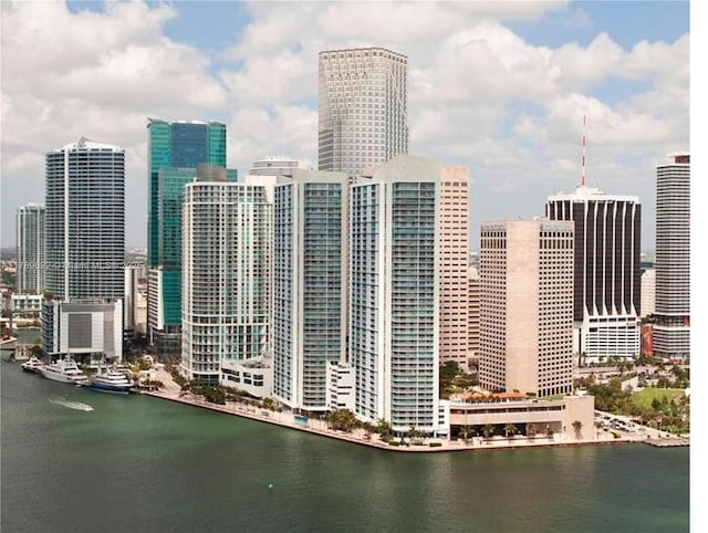 335 S Biscayne Blvd Unit 1904, Miami, FL 33131 - skyline view featuring a large body of water